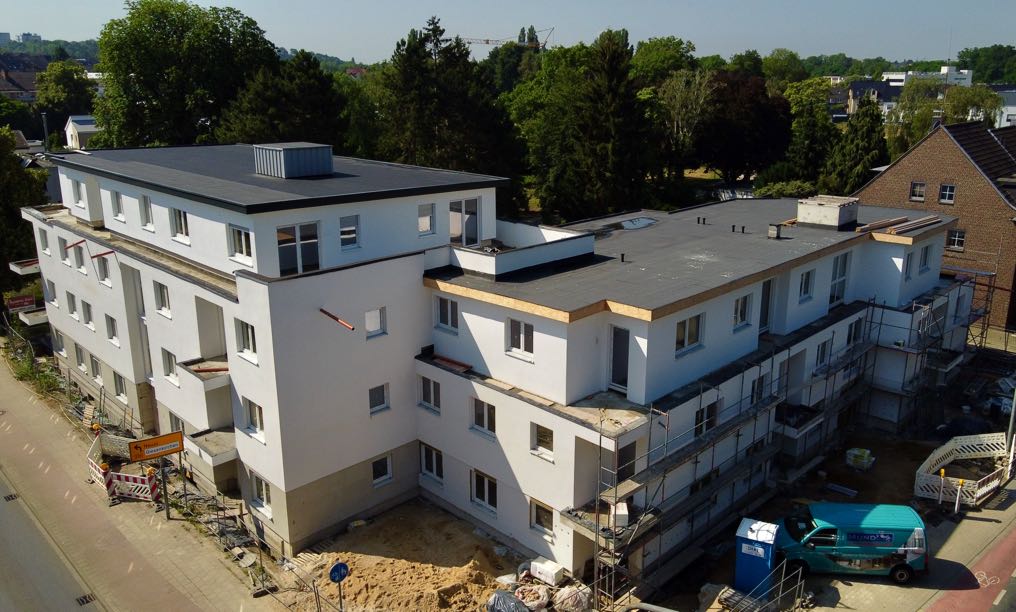 8CEBE537A0074AFC6E5A2C48874FC560